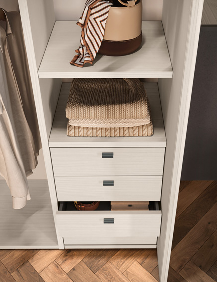 Jugendzimmer mit Begehbare Ankleide & modernes Bett