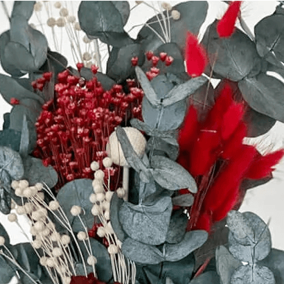 Natürliche Schönheit: Trockenblumenstrauss mit Hortensie, Eukalyptus in grün-rot