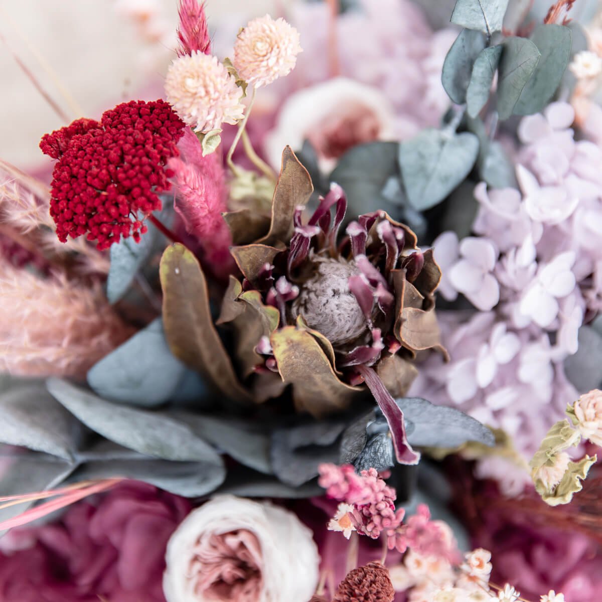 Berry Love: Blumenstrauss Trockenblumen in beerigen Tönen