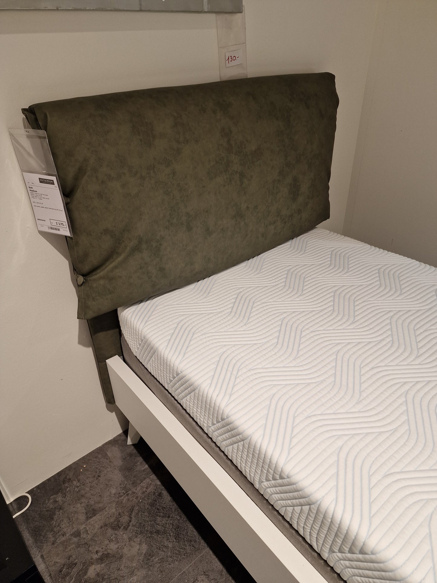 Bett Medium